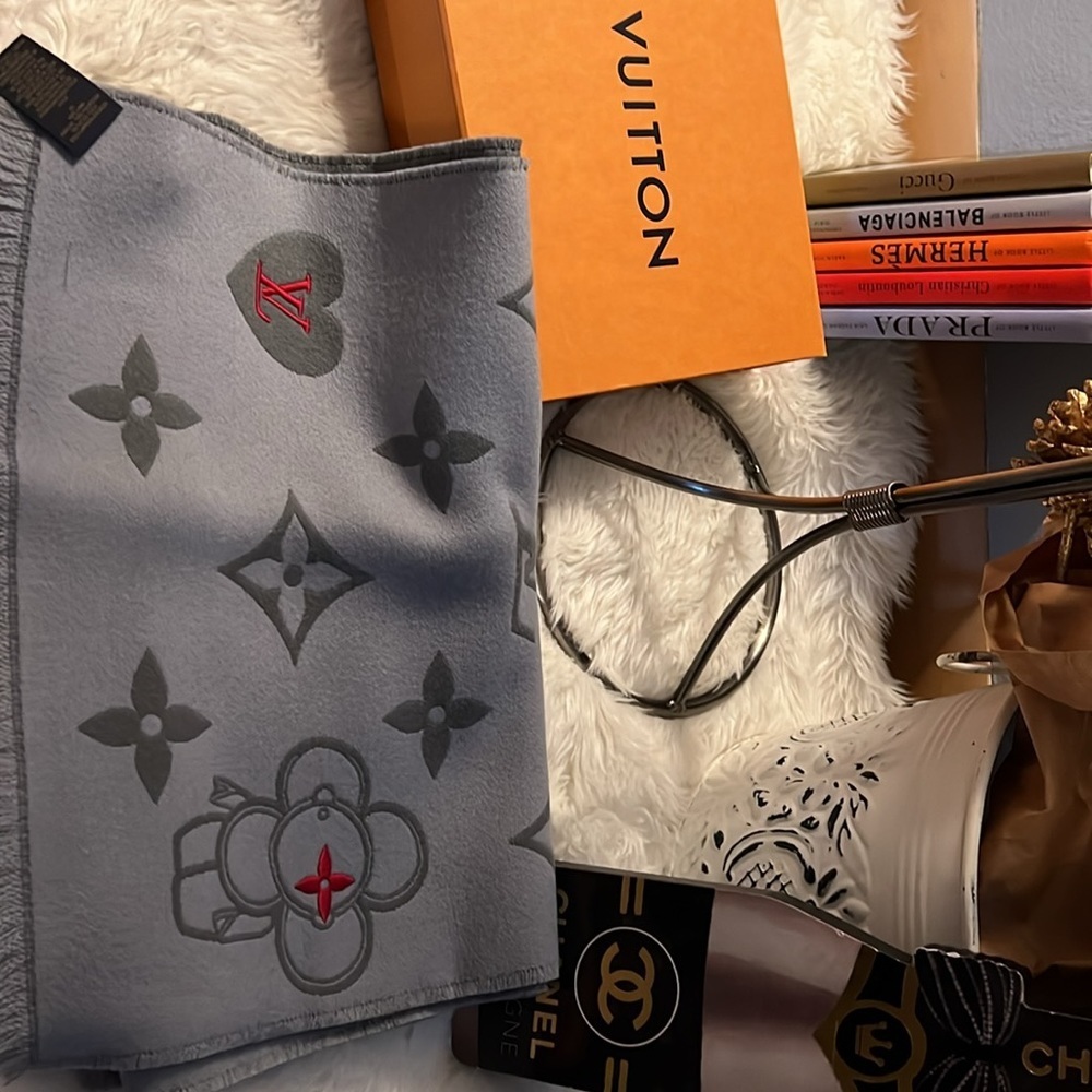Louis Vuitton | Monogram Unisex Wool Logo Scarves - Picture 9 of 9